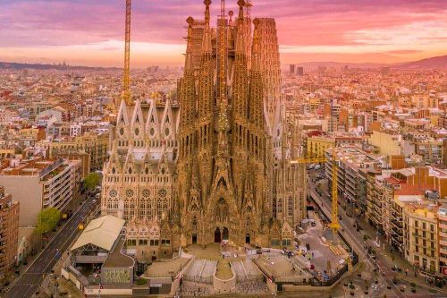 Personeelsuitje Barcelona, van Gaudí’s wonderlijke architectuur tot avontuurlijke activiteiten langs het strand