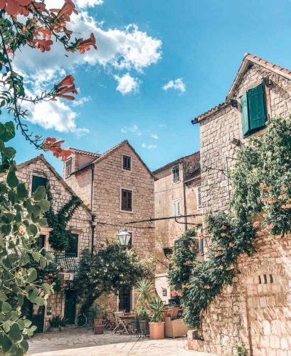 Personeelsreis Hvar, verken de charmante oude stad met zijn geplaveide straatjes en sfeervolle haven!