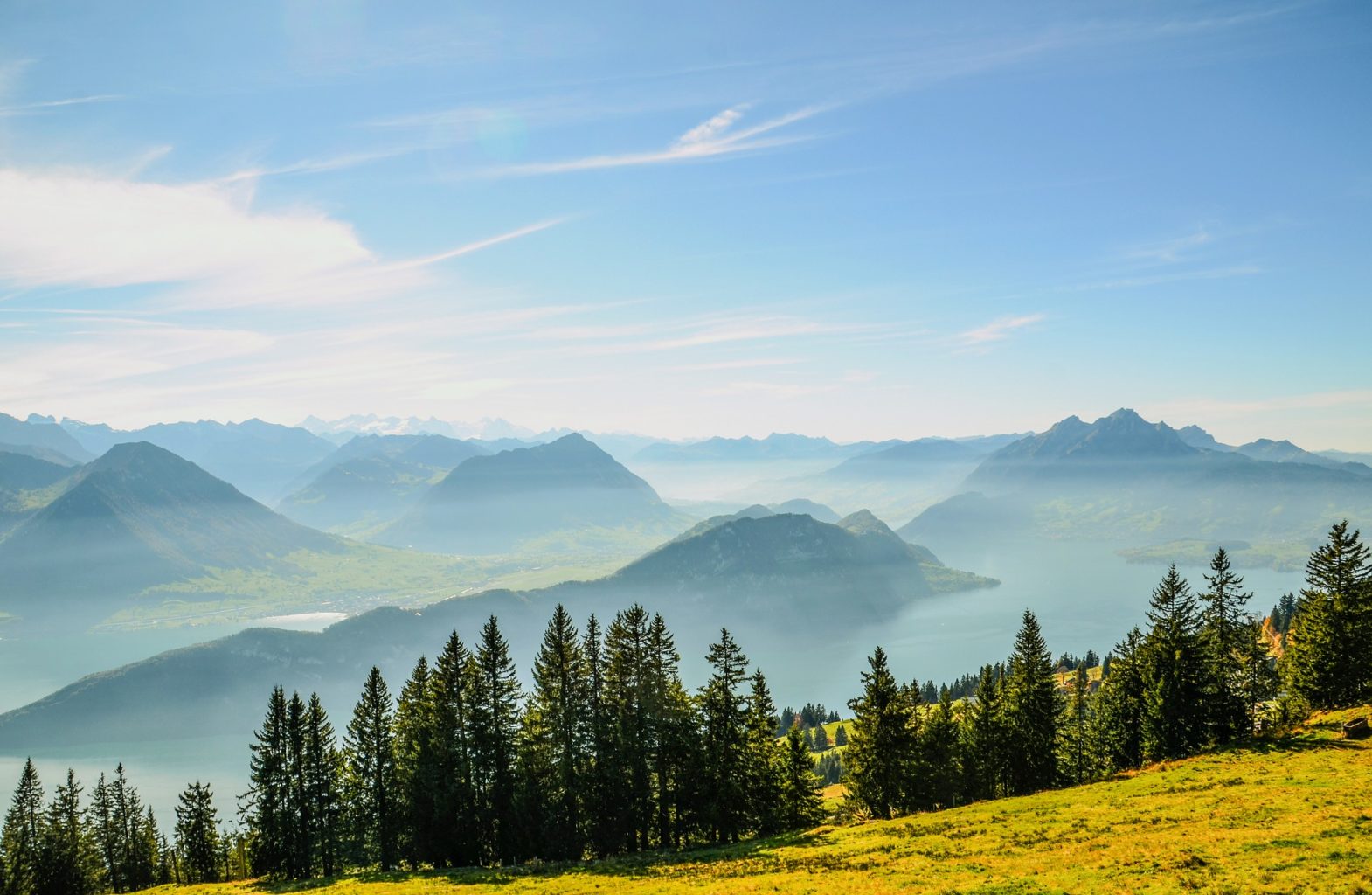 personeelsreis Zwitserland, ontdek het adembenemende berglandschap, charmante stadjes en de verfijnde Zwitserse cultuur, van Zürich tot de Matterhorn