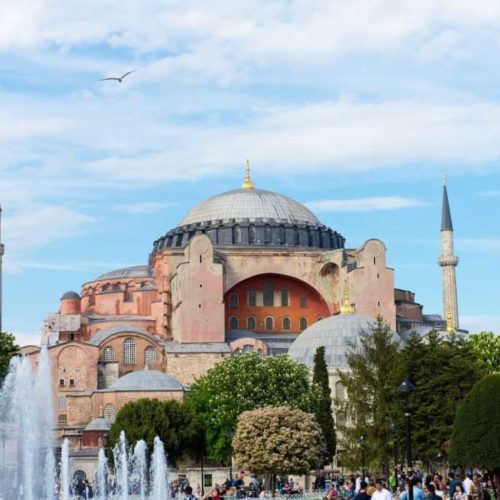 Personeelsreis Istanbul, verken de historische bezienswaardigheden van Sultanahmet, maak een cruise over de Bosporus en proef de heerlijke Turkse gerechten zoals kebab en baklava