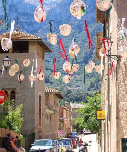 Personeelsuitje Mallorca, verken de charmante bergdorpjes tijdens een jeeptour